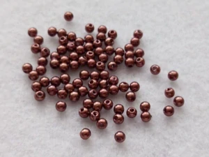 Perličky 4 mm - tm. hnědá