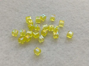 Kostička 6 x 6 x 6 mm - žlutá, AB efekt