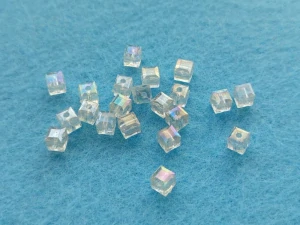 Kostička 6 x 6 x 6 mm - transparentní, AB efekt