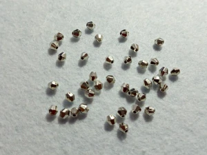 Broušená sluníčka 4 mm - stříbrný pokov